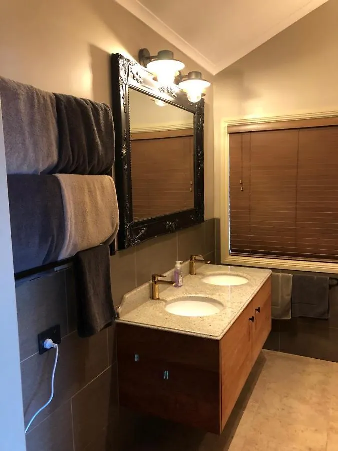 Lodge Maleny Luxury Cottages