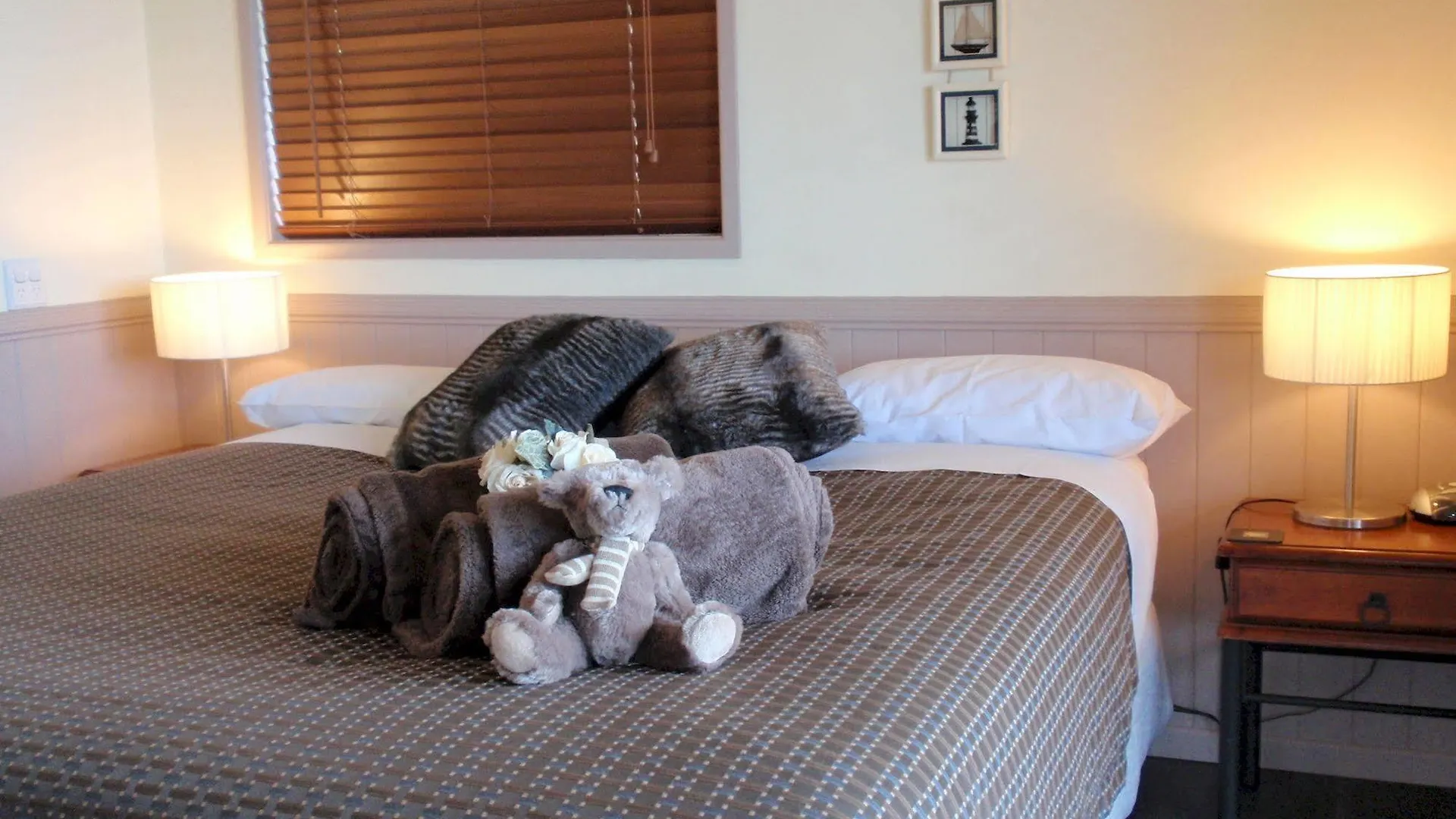Lodge Maleny Luxury Cottages